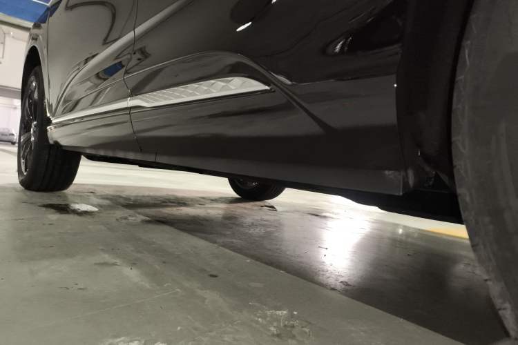 Used Hongqi HS3 PHEV 2025 Model 125km Jingwei PLUS 2 Millionth Anniversary Edition Left Side Sill