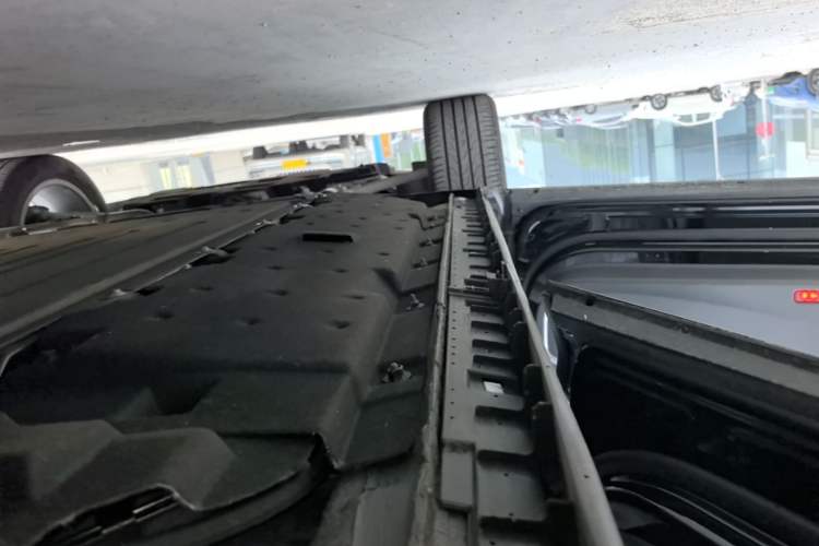 Used Hongqi HS3 PHEV 2025 Model 125km Jingwei 2 Millionth Anniversary Edition Left Side Sill