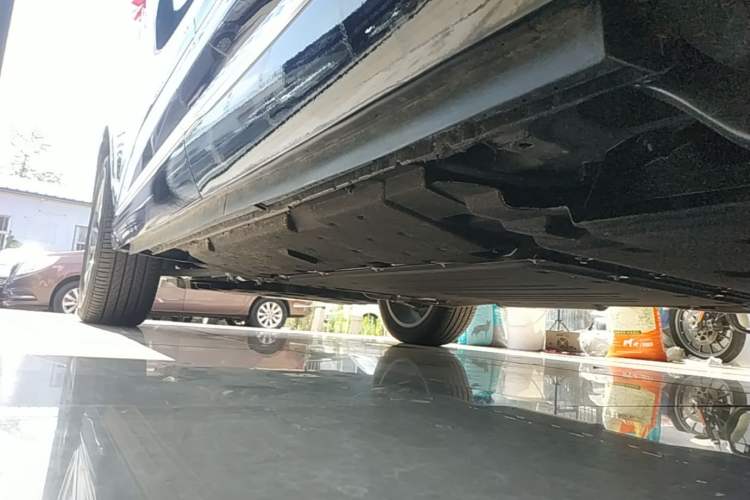 Used Hongqi HS3 PHEV 2025 Model 125km Jingwei 2 Millionth Anniversary Edition Left Side Sill