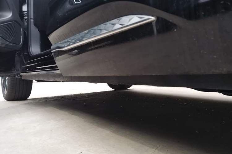 Used Hongqi HS3 PHEV 2025 Model 117km Jingwei Edition Left Side Sill