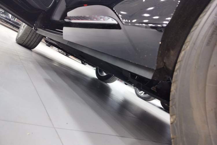 Used Hongqi HS3 PHEV 2025 Model 125km Jingwei 2 Millionth Anniversary Edition Left Side Sill