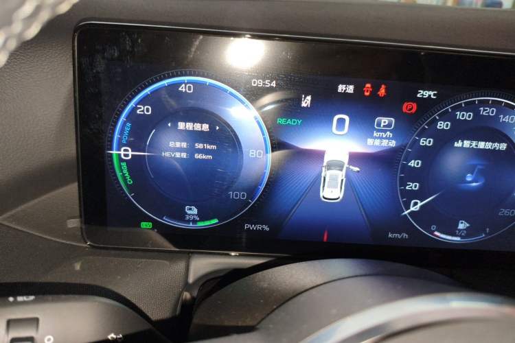 Used Hongqi HS3 PHEV 2025 Model 125km Jingwei 2 Millionth Anniversary Edition Odometer Close Up
