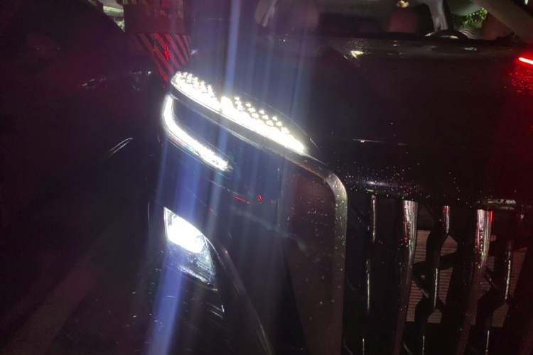 Used Hongqi HS3 PHEV 2025 Model 125km Jingwei PLUS 2 Millionth Anniversary Edition Right Front Headlight
