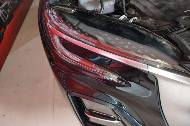 Used Hongqi HS3 PHEV 2025 Model 125km Jingwei 2 Millionth Anniversary Edition Right Front Headlight