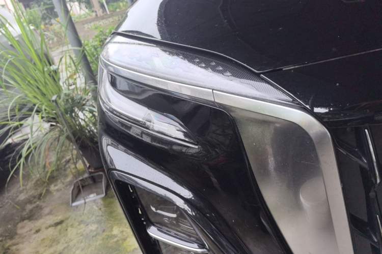 Used Hongqi HS3 PHEV 2025 Model 125km Jingwei PLUS 2 Millionth Anniversary Edition Right Front Headlight
