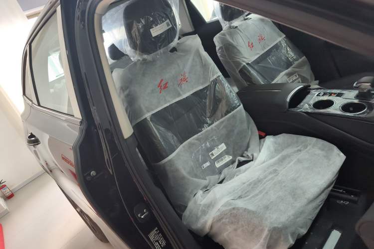 Used Hongqi HS3 PHEV 2025 Model PHEV 117km Jingwei PLUS Edition Right Front Seat