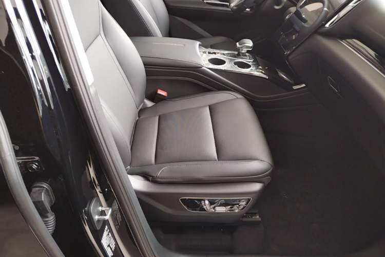 Used Hongqi HS3 PHEV 2025 Model 117km Jingwei Edition Right Front Seat