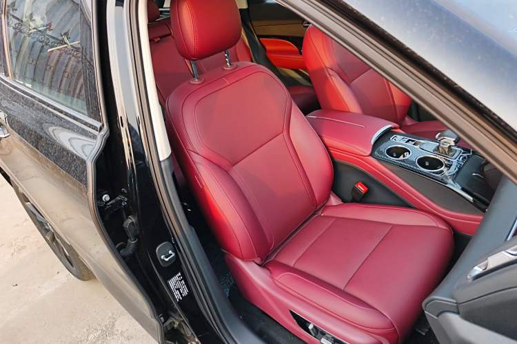 Used Hongqi HS3 PHEV 2025 Model 125km Jingwei PLUS 2 Millionth Anniversary Edition Right Front Seat