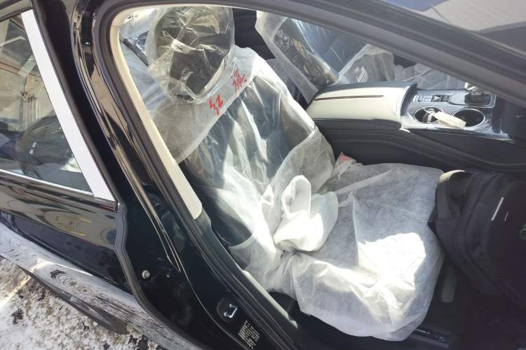Used Hongqi HS3 PHEV 2025 Model 125km Jingwei 2 Millionth Anniversary Edition Right Front Seat