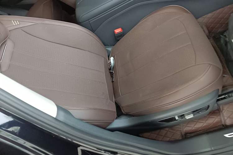 Used Hongqi HS3 PHEV 2025 Model 117km Jingwei Edition Right Front Seat