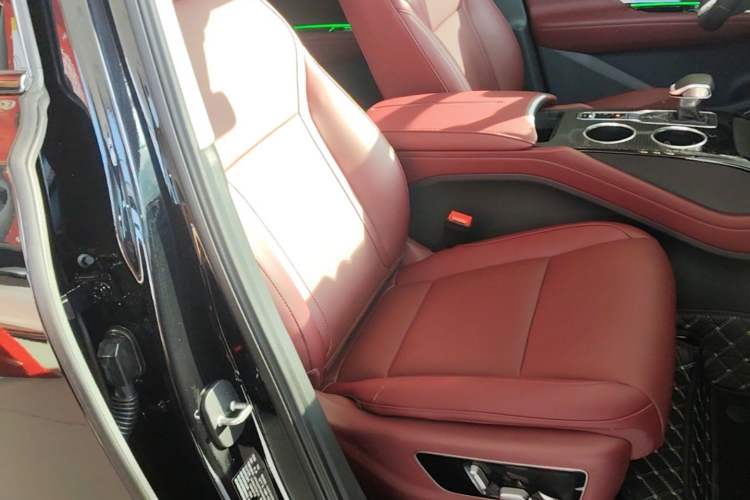 Used Hongqi HS3 PHEV 2025 Model 117km Jingwei Edition Right Front Seat