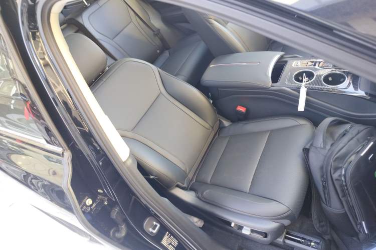 Used Hongqi HS3 PHEV 2025 Model 125km Jingwei 2 Millionth Anniversary Edition Right Front Seat