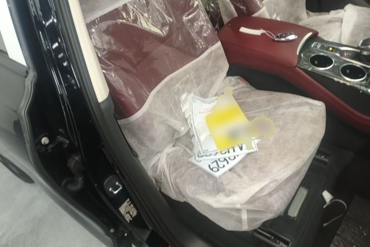 Used Hongqi HS3 PHEV 2025 Model 125km Jingwei PLUS 2 Millionth Anniversary Edition Right Front Seat