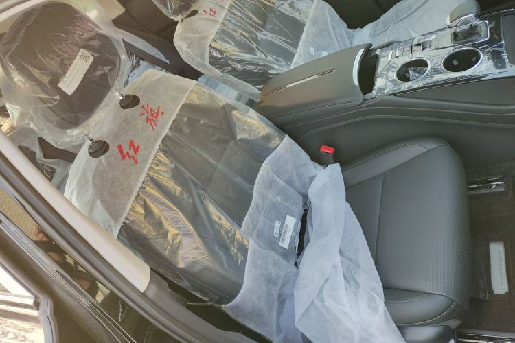 Used Hongqi HS3 PHEV 2025 Model 125km Jingwei PLUS 2 Millionth Anniversary Edition Right Front Seat