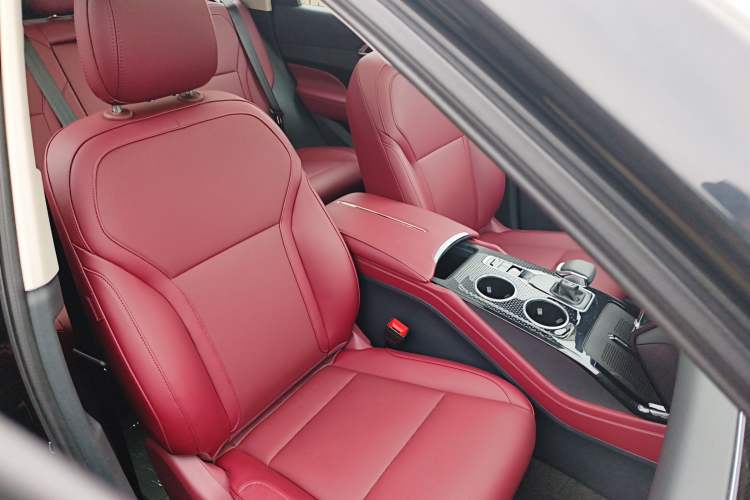 Used Hongqi HS3 PHEV 2025 Model 125km Jingwei 2 Millionth Anniversary Edition Right Front Seat