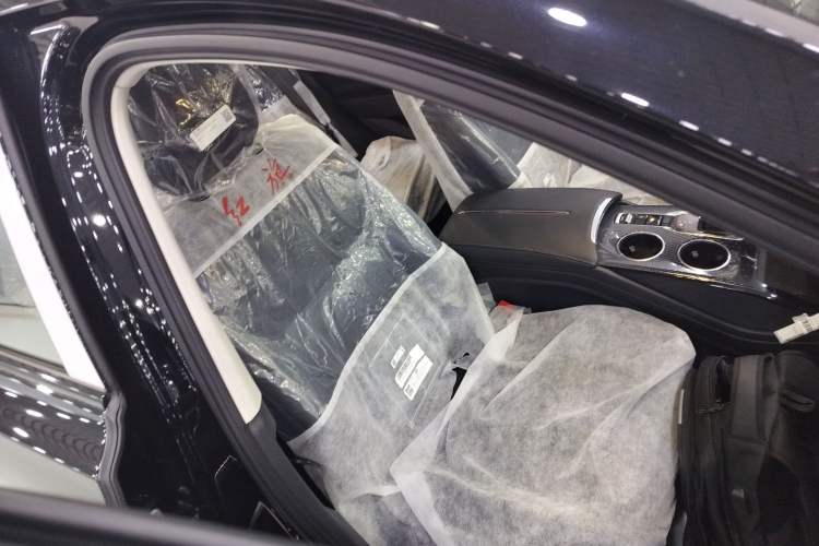 Used Hongqi HS3 PHEV 2025 Model 125km Jingwei 2 Millionth Anniversary Edition Right Front Seat
