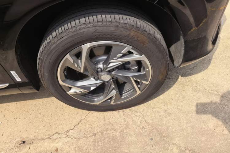 Used Hongqi HS3 PHEV 2025 Model 125km Jingwei 2 Millionth Anniversary Edition Right Front Wheel Hub