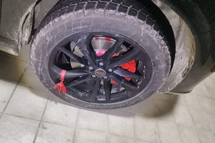 Used Hongqi HS3 PHEV 2025 Model PHEV 117km Jingwei PLUS Edition Right Front Wheel Hub