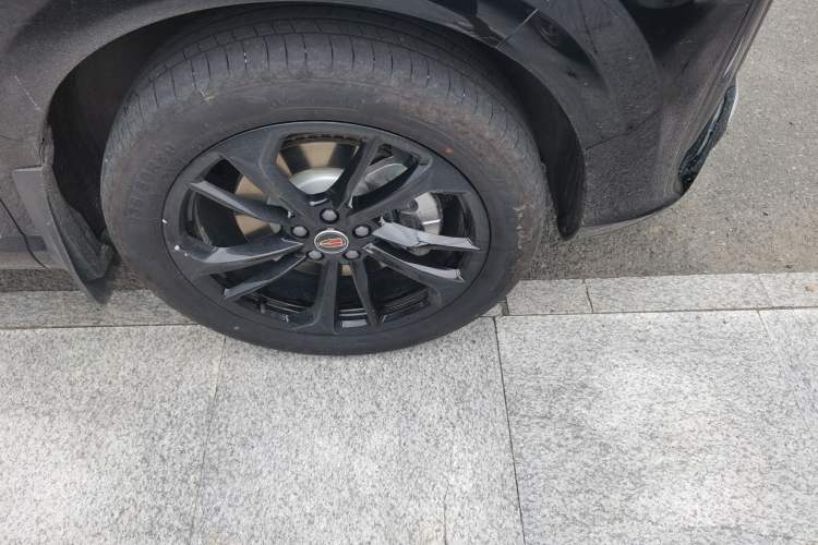 Used Hongqi HS3 PHEV 2025 Model 125km Jingwei PLUS 2 Millionth Anniversary Edition Right Front Wheel Hub
