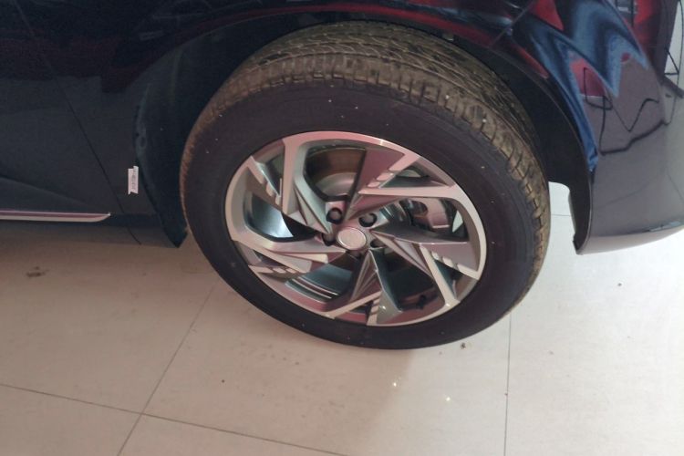 Used Hongqi HS3 PHEV 2025 Model 125km Jingwei 2 Millionth Anniversary Edition Right Front Wheel Hub
