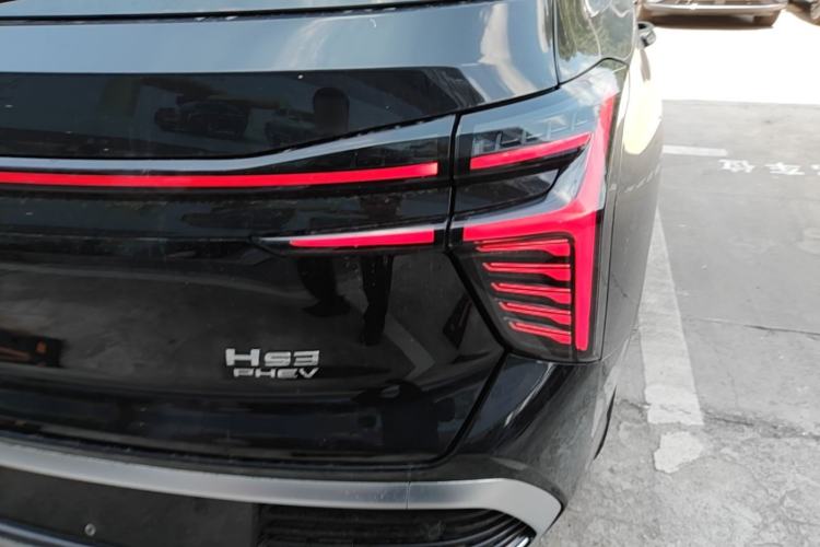 Used Hongqi HS3 PHEV 2025 Model 125km Jingwei 2 Millionth Anniversary Edition Right Rear Taillight