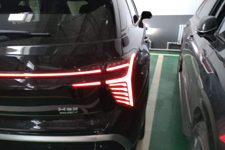 Used Hongqi HS3 PHEV 2025 Model 125km Jingwei PLUS 2 Millionth Anniversary Edition Right Rear Taillight