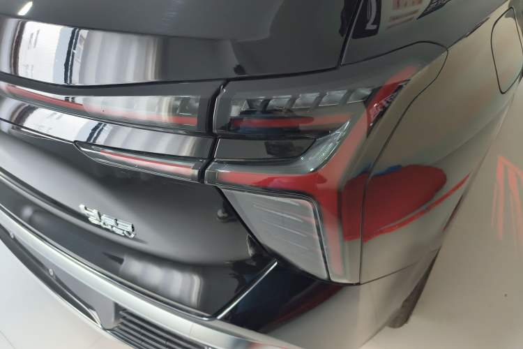 Used Hongqi HS3 PHEV 2025 Model PHEV 117km Jingwei PLUS Edition Right Rear Taillight