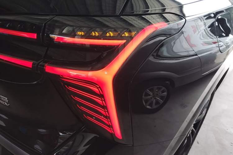 Used Hongqi HS3 PHEV 2025 Model 117km Jingwei Edition Right Rear Taillight