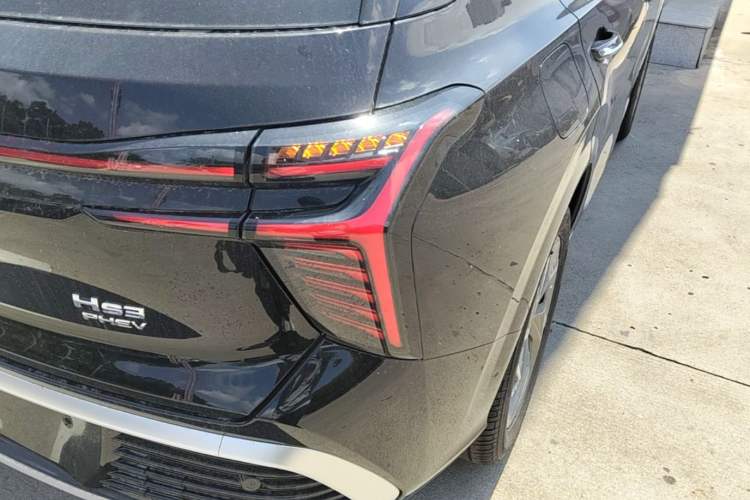 Used Hongqi HS3 PHEV 2025 Model 125km Jingwei 2 Millionth Anniversary Edition Right Rear Taillight