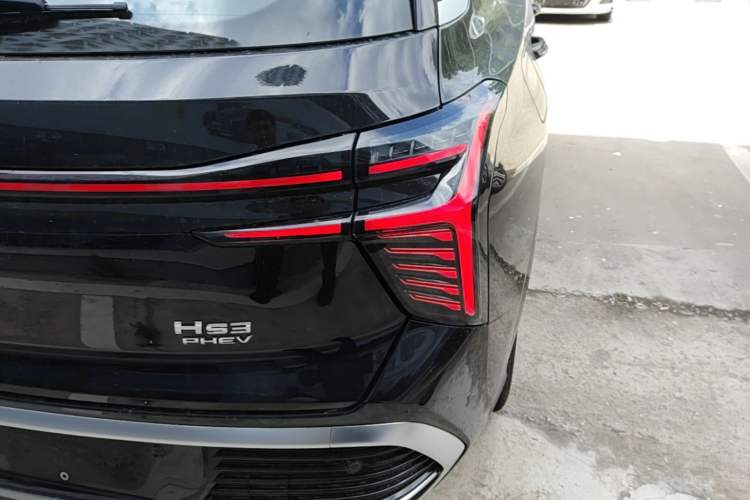 Used Hongqi HS3 PHEV 2025 Model 125km Jingwei 2 Millionth Anniversary Edition Right Rear Taillight