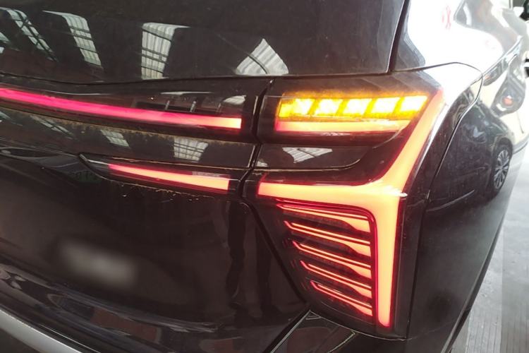 Used Hongqi HS3 PHEV 2025 Model 117km Jingwei Edition Right Rear Taillight
