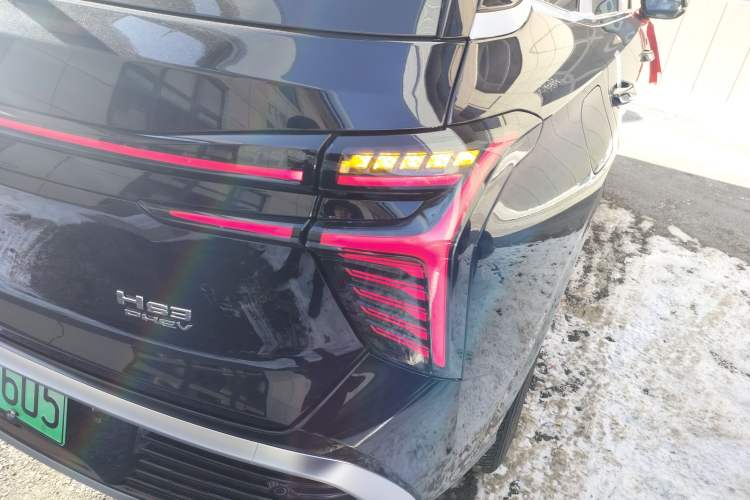 Used Hongqi HS3 PHEV 2025 Model 125km Jingwei 2 Millionth Anniversary Edition Right Rear Taillight