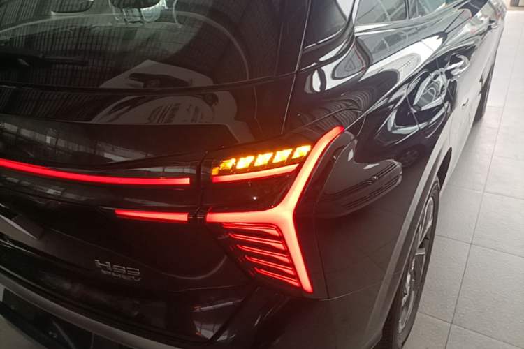 Used Hongqi HS3 PHEV 2025 Model 117km Jingwei Edition Right Rear Taillight