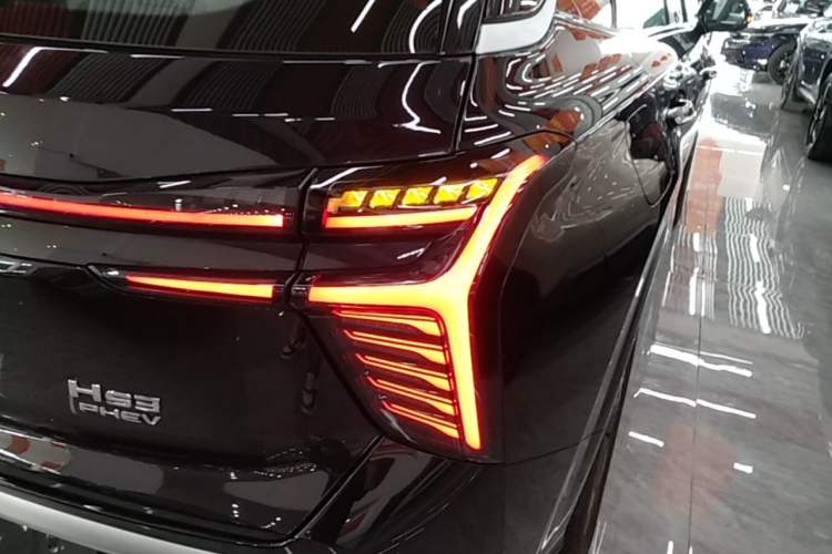 Used Hongqi HS3 PHEV 2025 Model 117km Jingwei Edition Right Rear Taillight