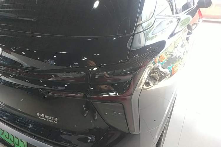 Used Hongqi HS3 PHEV 2025 Model 125km Jingwei 2 Millionth Anniversary Edition Right Rear Taillight