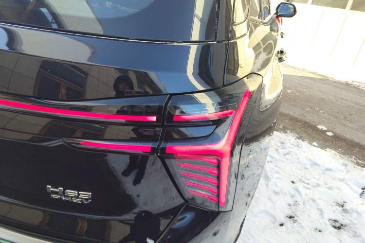 Used Hongqi HS3 PHEV 2025 Model 125km Jingwei 2 Millionth Anniversary Edition Right Rear Taillight