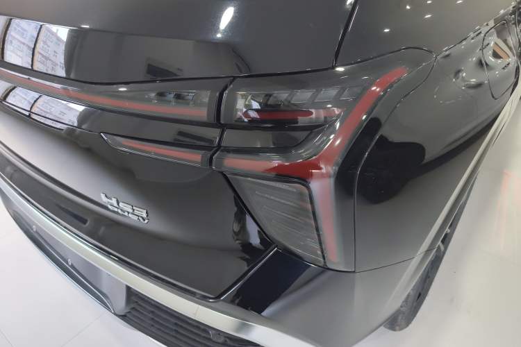Used Hongqi HS3 PHEV 2025 Model PHEV 117km Jingwei PLUS Edition Right Rear Taillight