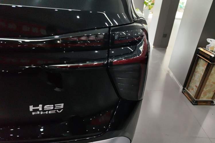 Used Hongqi HS3 PHEV 2025 Model 117km Jingwei Edition Right Rear Taillight