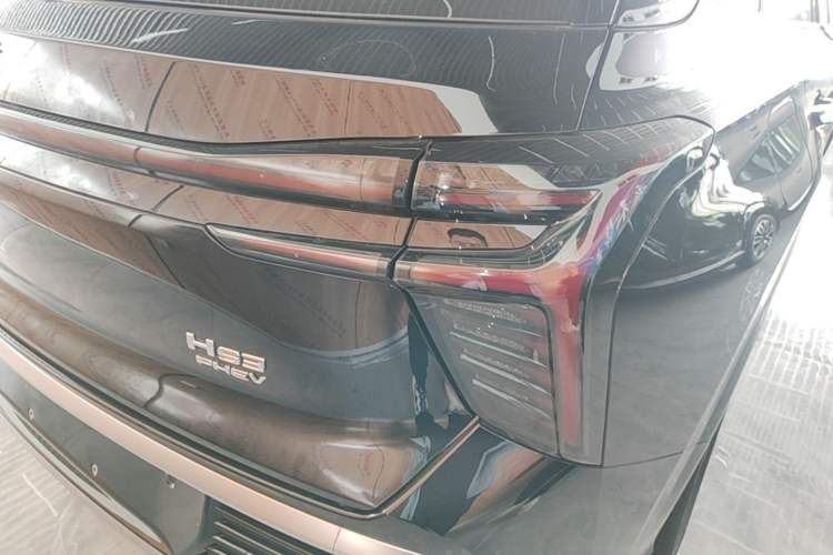 Used Hongqi HS3 PHEV 2025 Model 125km Jingwei 2 Millionth Anniversary Edition Right Rear Taillight