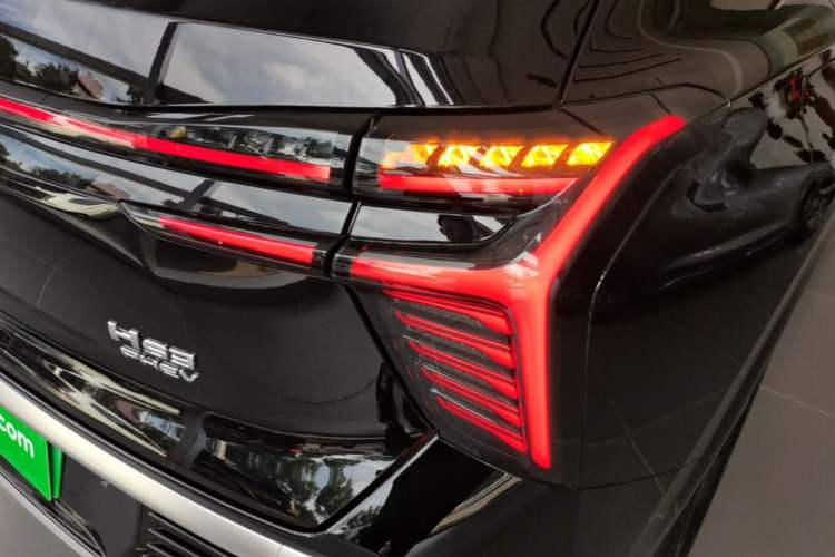 Used Hongqi HS3 PHEV 2025 Model 125km Jingwei PLUS 2 Millionth Anniversary Edition Right Rear Taillight