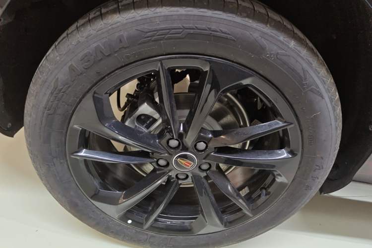 Used Hongqi HS3 PHEV 2025 Model 125km Jingwei PLUS 2 Millionth Anniversary Edition Right Rear Wheel Hub