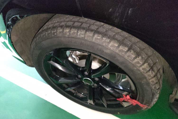 Used Hongqi HS3 PHEV 2025 Model 125km Jingwei PLUS 2 Millionth Anniversary Edition Right Rear Wheel Hub