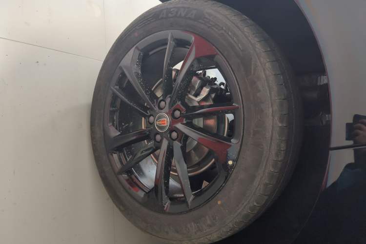 Used Hongqi HS3 PHEV 2025 Model PHEV 117km Jingwei PLUS Edition Right Rear Wheel Hub