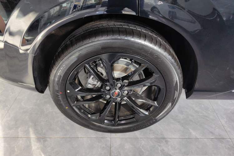 Used Hongqi HS3 PHEV 2025 Model PHEV 117km Jingwei PLUS Edition Right Rear Wheel Hub