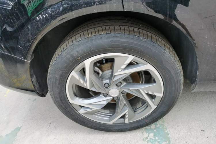Used Hongqi HS3 PHEV 2025 Model 117km Jingwei Edition Right Rear Wheel Hub