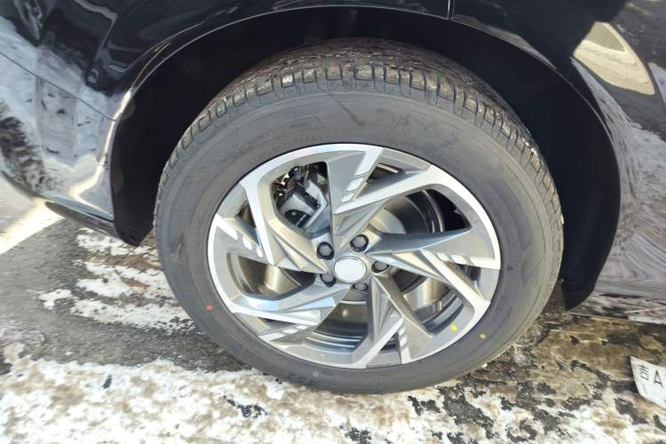 Used Hongqi HS3 PHEV 2025 Model 125km Jingwei 2 Millionth Anniversary Edition Right Rear Wheel Hub