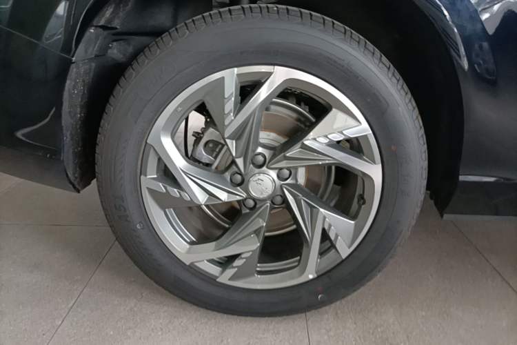 Used Hongqi HS3 PHEV 2025 Model 117km Jingwei Edition Right Rear Wheel Hub