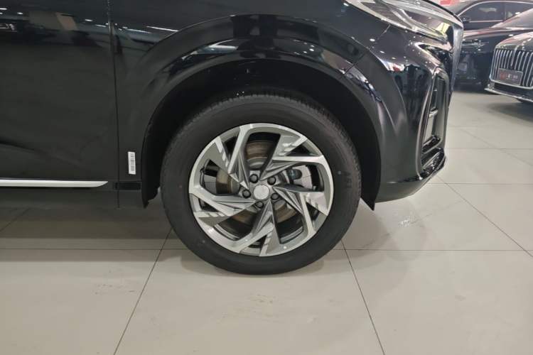 Used Hongqi HS3 PHEV 2025 Model 125km Jingwei 2 Millionth Anniversary Edition Right Rear Wheel Hub
