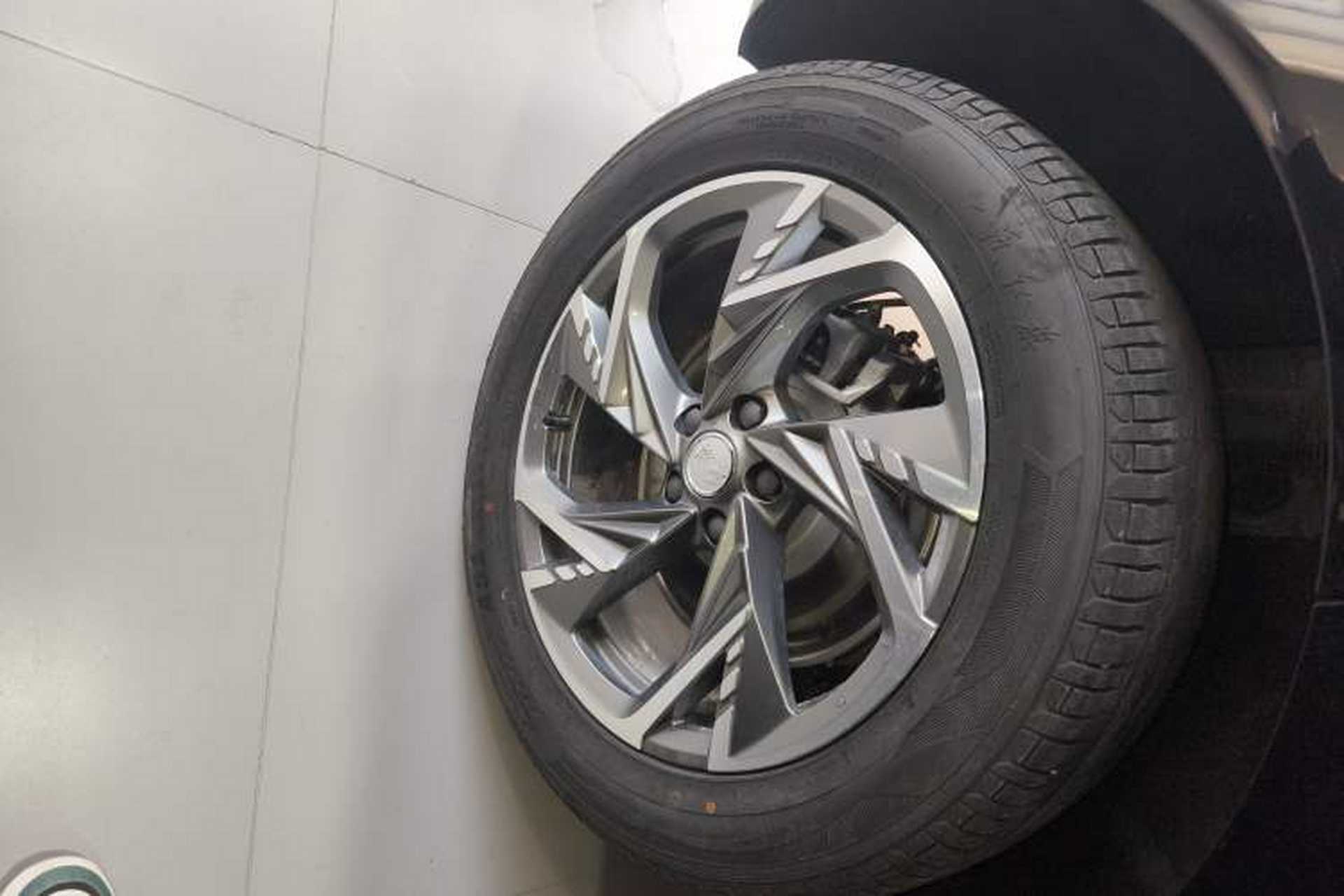 Used Hongqi HS3 PHEV 2025 Model 117km Jingwei Edition Right Rear Wheel Hub
