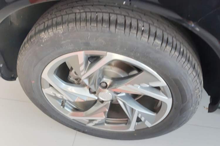 Used Hongqi HS3 PHEV 2025 Model 117km Jingwei Edition Right Rear Wheel Hub
